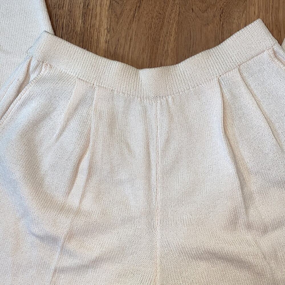 St. John Knitwear Pleated Santana Knit Pants Cream EUC Sz 8 Stretchy Classic - Picture 6 of 14
